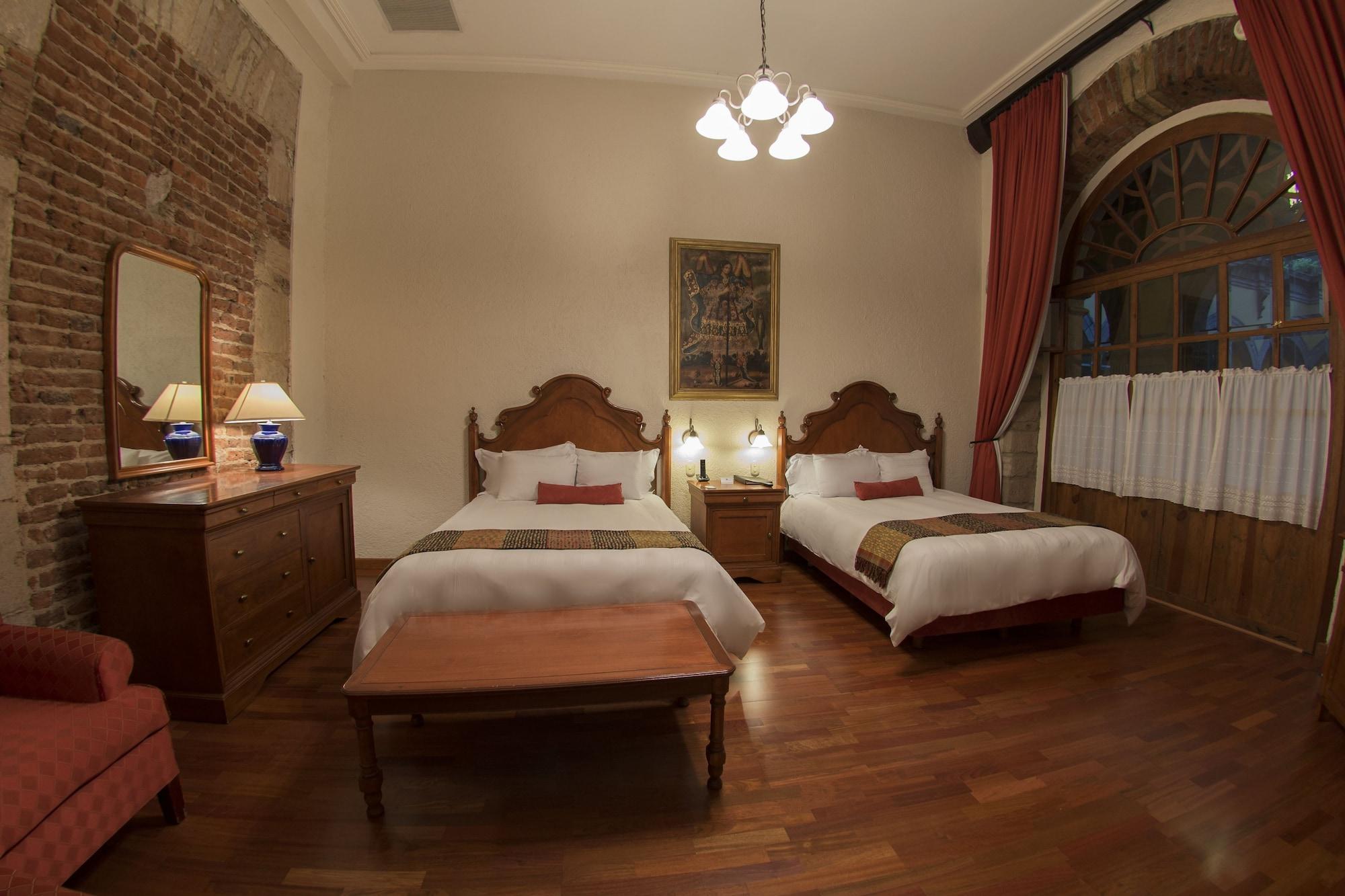 Hotel Los Juaninos Морелия Екстериор снимка