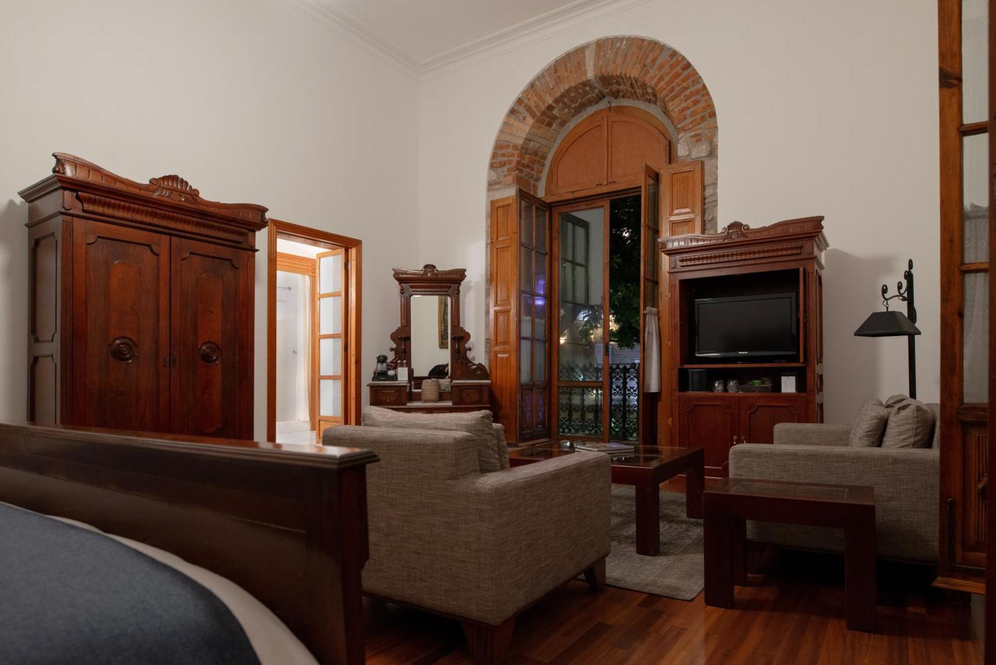 Hotel Los Juaninos Морелия Екстериор снимка